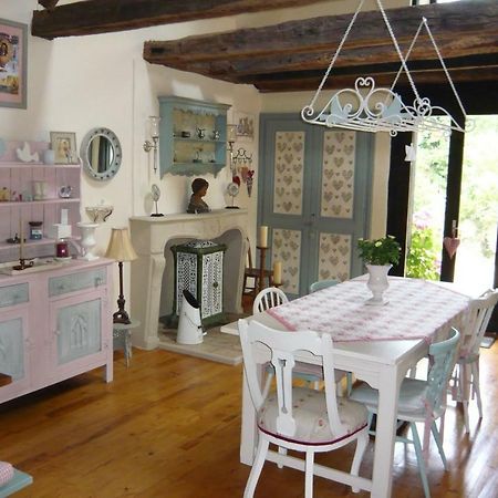 Bed and Breakfast L'Arbre D'Ange Montmorillon Exterior foto