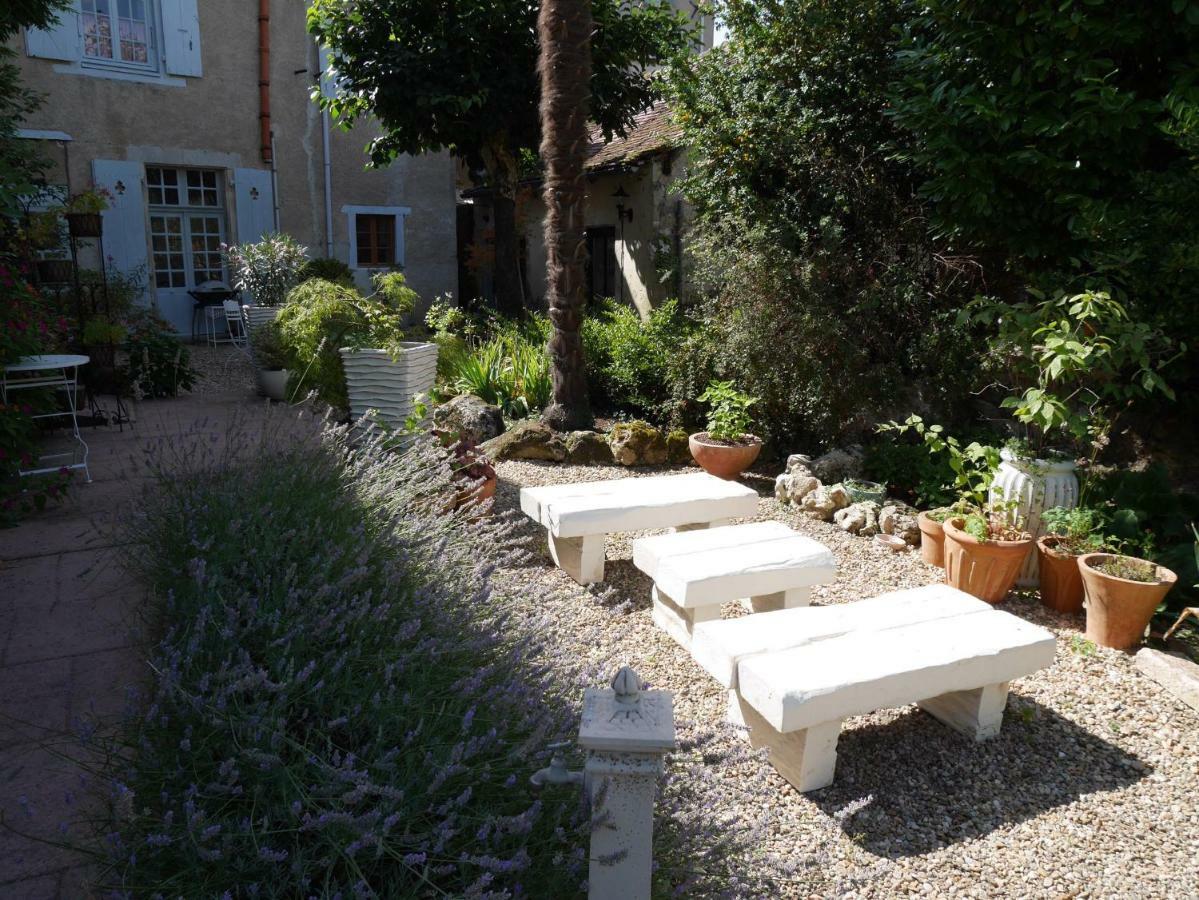 Bed and Breakfast L'Arbre D'Ange Montmorillon Exterior foto