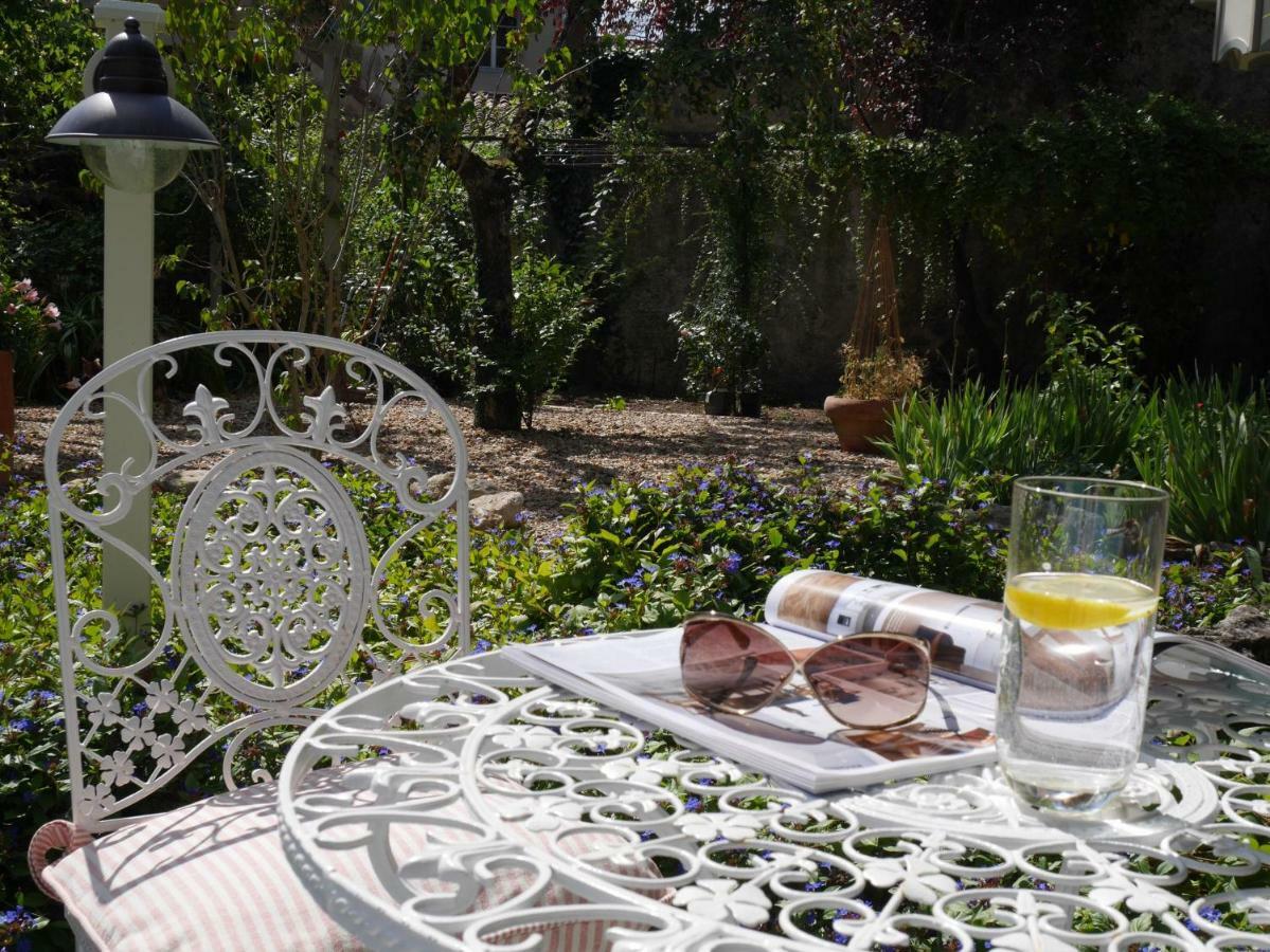 Bed and Breakfast L'Arbre D'Ange Montmorillon Exterior foto