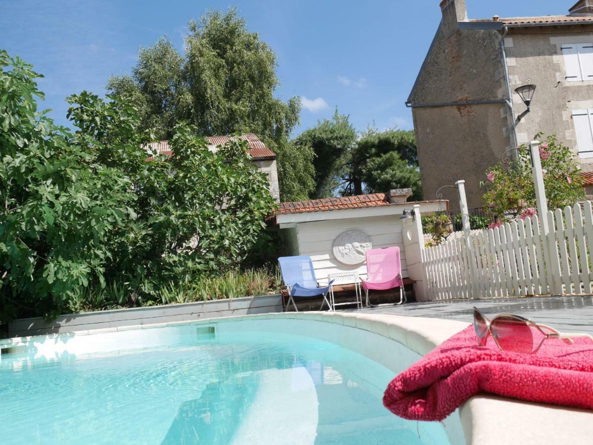 Bed and Breakfast L'Arbre D'Ange Montmorillon Exterior foto