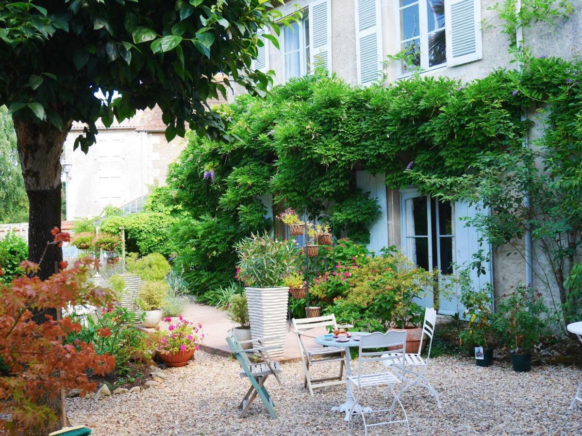Bed and Breakfast L'Arbre D'Ange Montmorillon Exterior foto