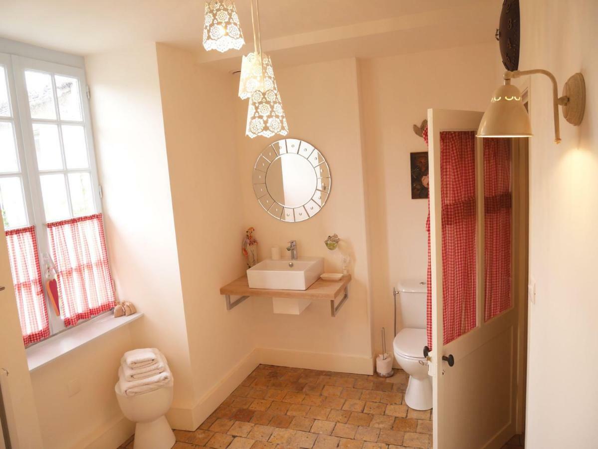 Bed and Breakfast L'Arbre D'Ange Montmorillon Exterior foto