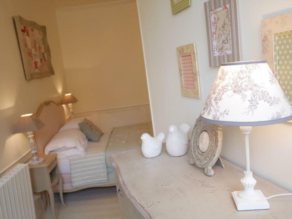 Bed and Breakfast L'Arbre D'Ange Montmorillon Exterior foto