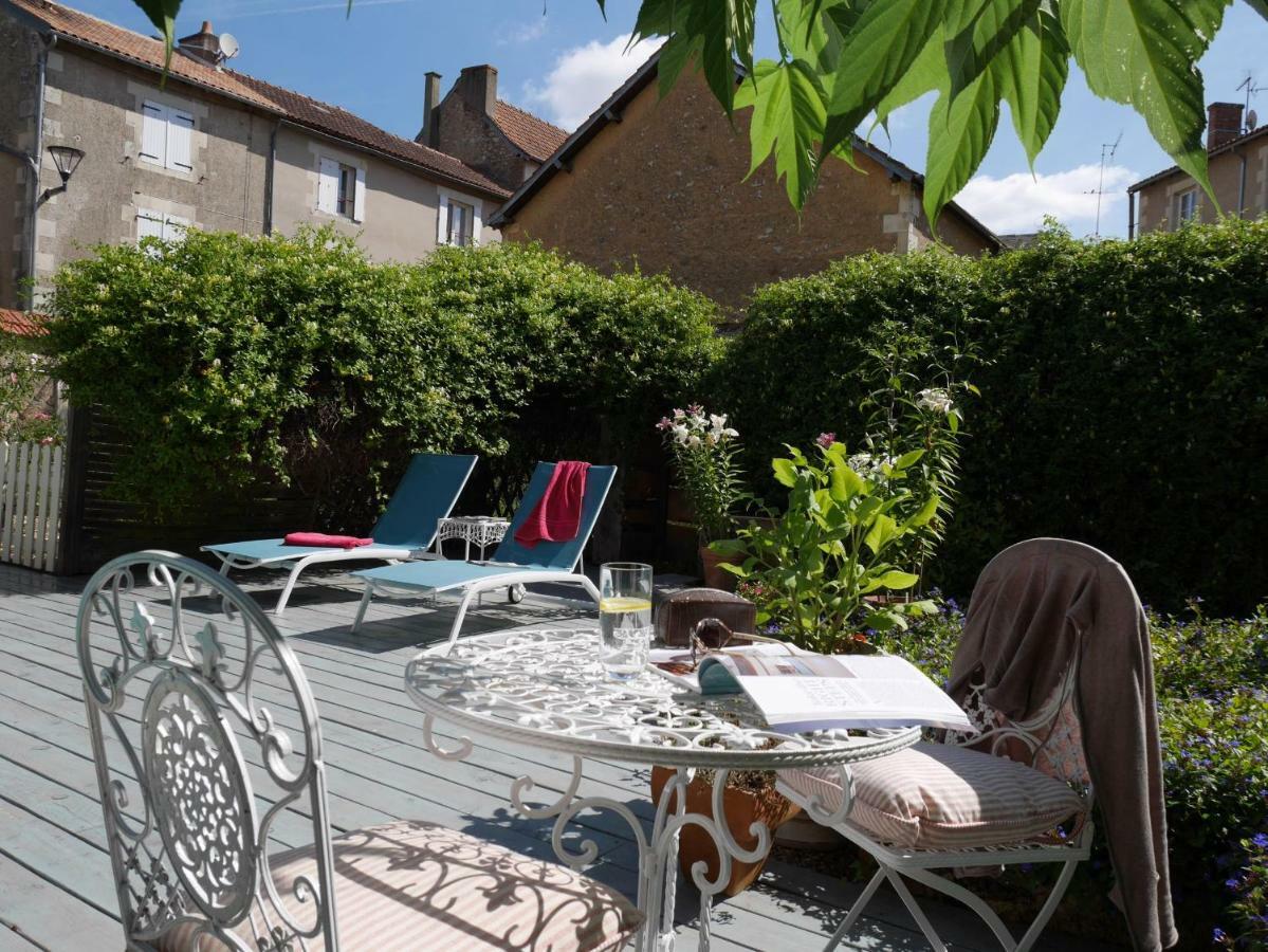 Bed and Breakfast L'Arbre D'Ange Montmorillon Exterior foto