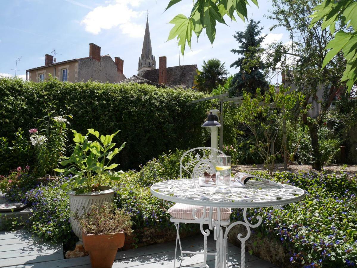 Bed and Breakfast L'Arbre D'Ange Montmorillon Exterior foto