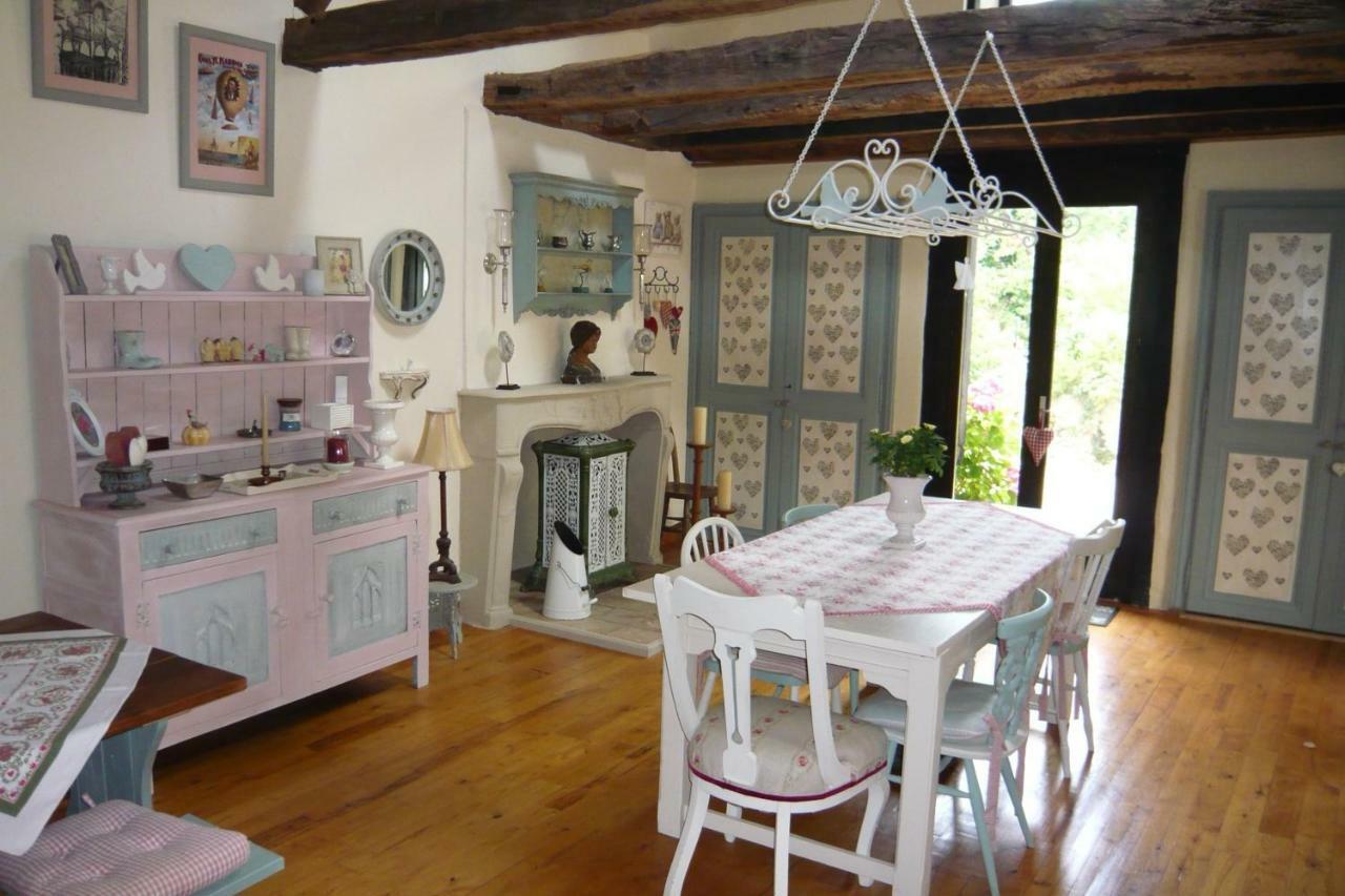 Bed and Breakfast L'Arbre D'Ange Montmorillon Exterior foto
